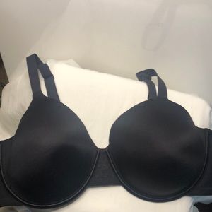 VANITY FAIR black bra. Size 44D. Padded and underwire. Adjust straps.